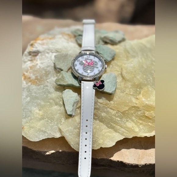 Disney Minnie Mouse with a Pink Polka Dot Bow Sparkly Watch - Picture 11 of 11